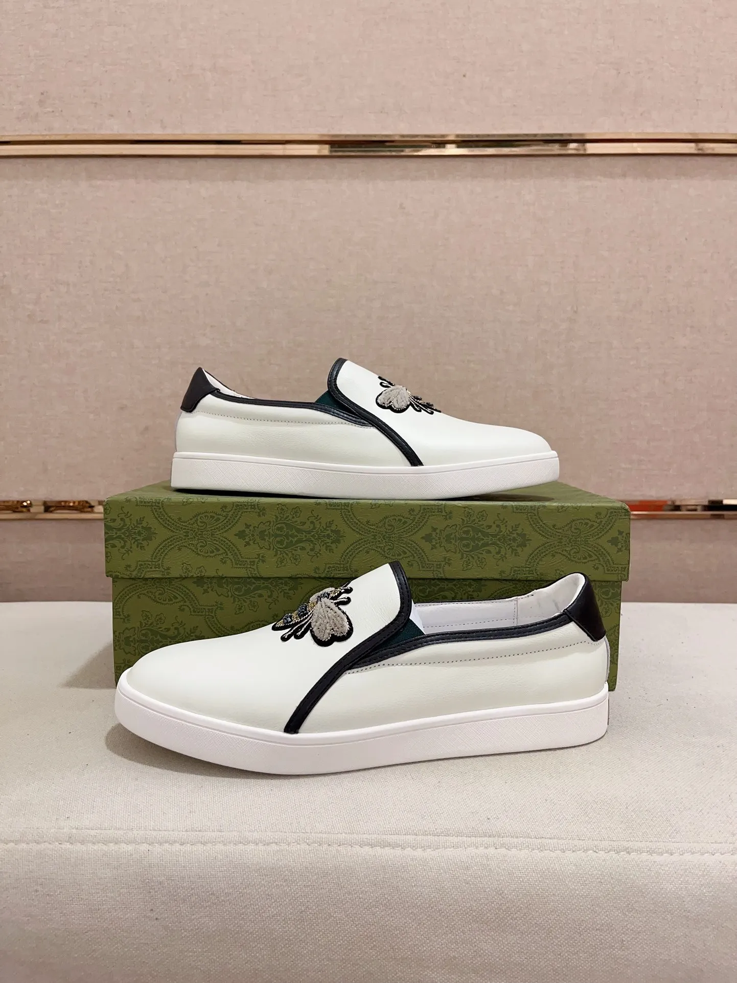 Men's clothing and shoes💰:440💰 (GUCCI) The latest model from the official website 🎁🎁Casual and fashionable men's shoes👟, hot style 💥The version is simple and elegant, exclusive for trendy men. Unique official website latest brand elements 👑Gucci original decoration, fashionable and generous, the fabric is original cowhide ✅sheepskin lining, the official website specifies wear-resistant casual outsole, the classic model is taken in kind at the counter🎬38-44 (45 is not returned or exchanged)